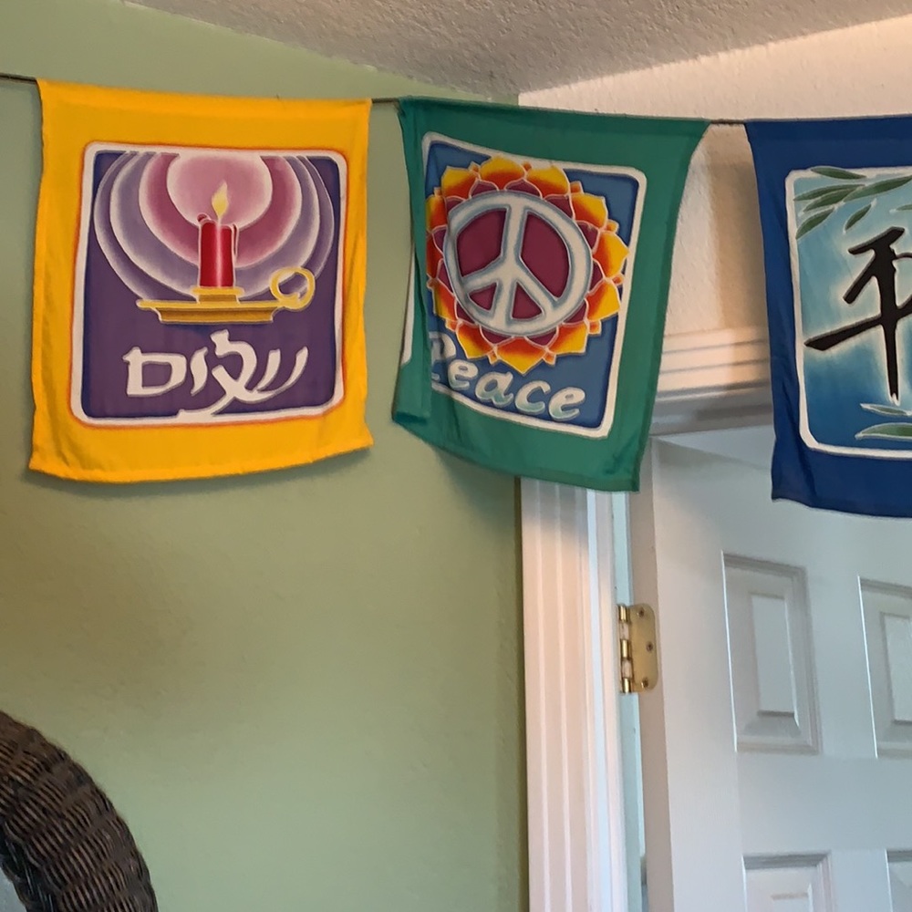 Prayer flags all together 7 colors are bold - Picture 2 of 4